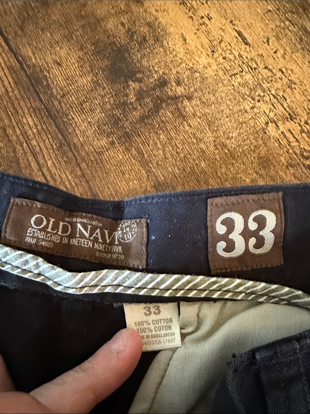 Old Navy Navy Blue Cargo Shorts with Multiple Pockets size 33 - Picture 2 of 3